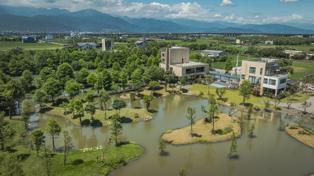 T＋H 建築、池畔與園區水景空拍